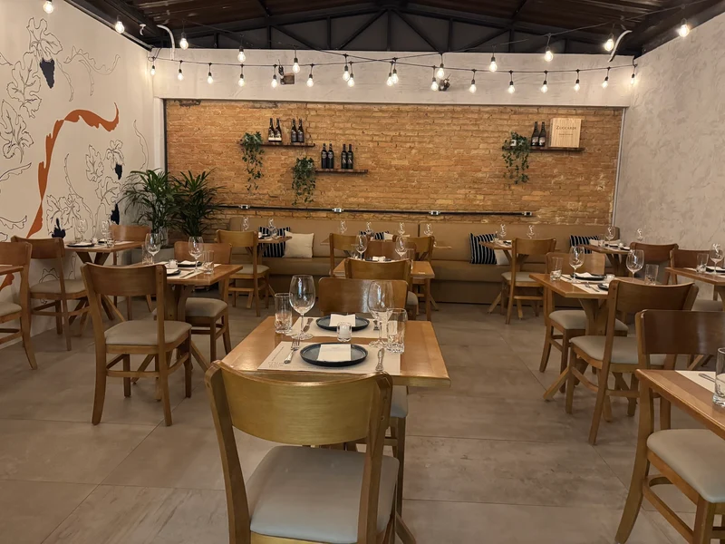 Miya Wine Bar & Restaurante