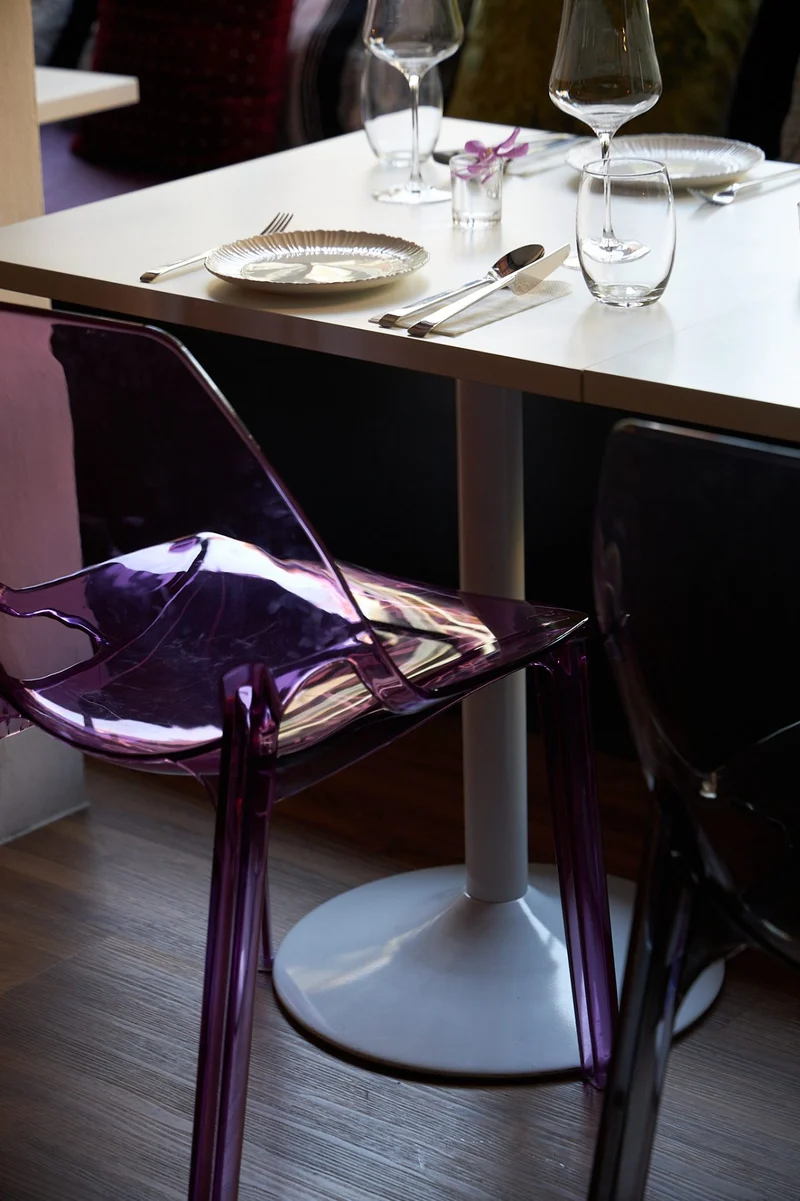 MUST Wine Bar