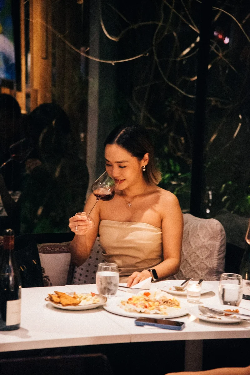 MUST Wine Bar