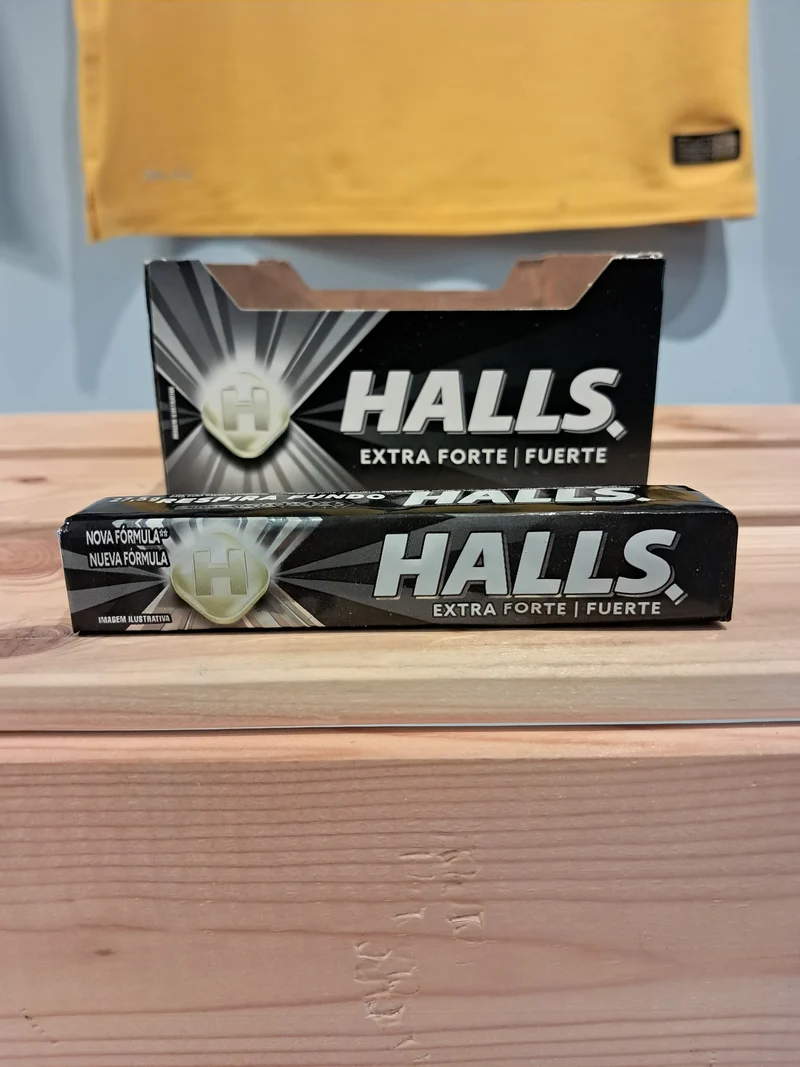 HALLS bonbons Noir -( Bala extra forte ) - HALLS - 28g