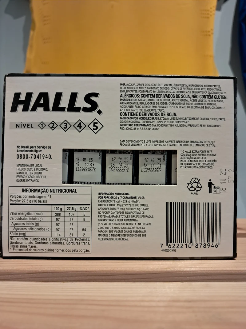 HALLS bonbons Noir -( Bala extra forte ) - HALLS - 28g